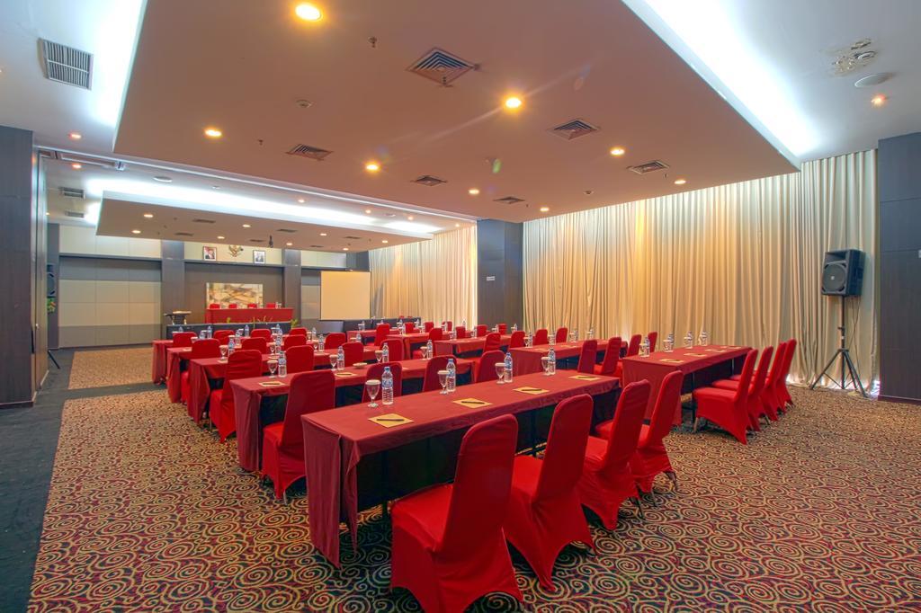 Bela International Hotel & Conventionternate Esterno foto