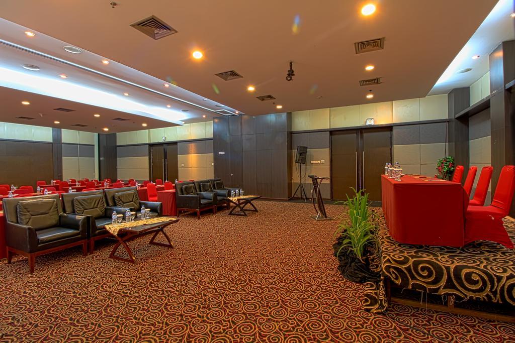 Bela International Hotel & Conventionternate Esterno foto