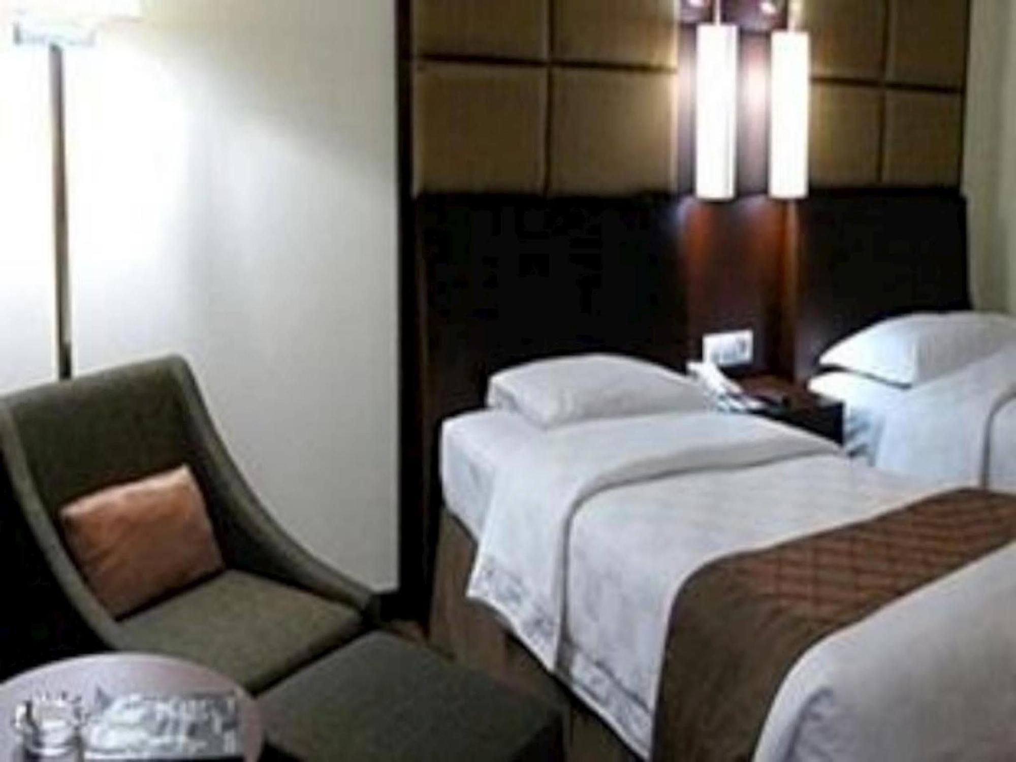 Bela International Hotel & Conventionternate Esterno foto