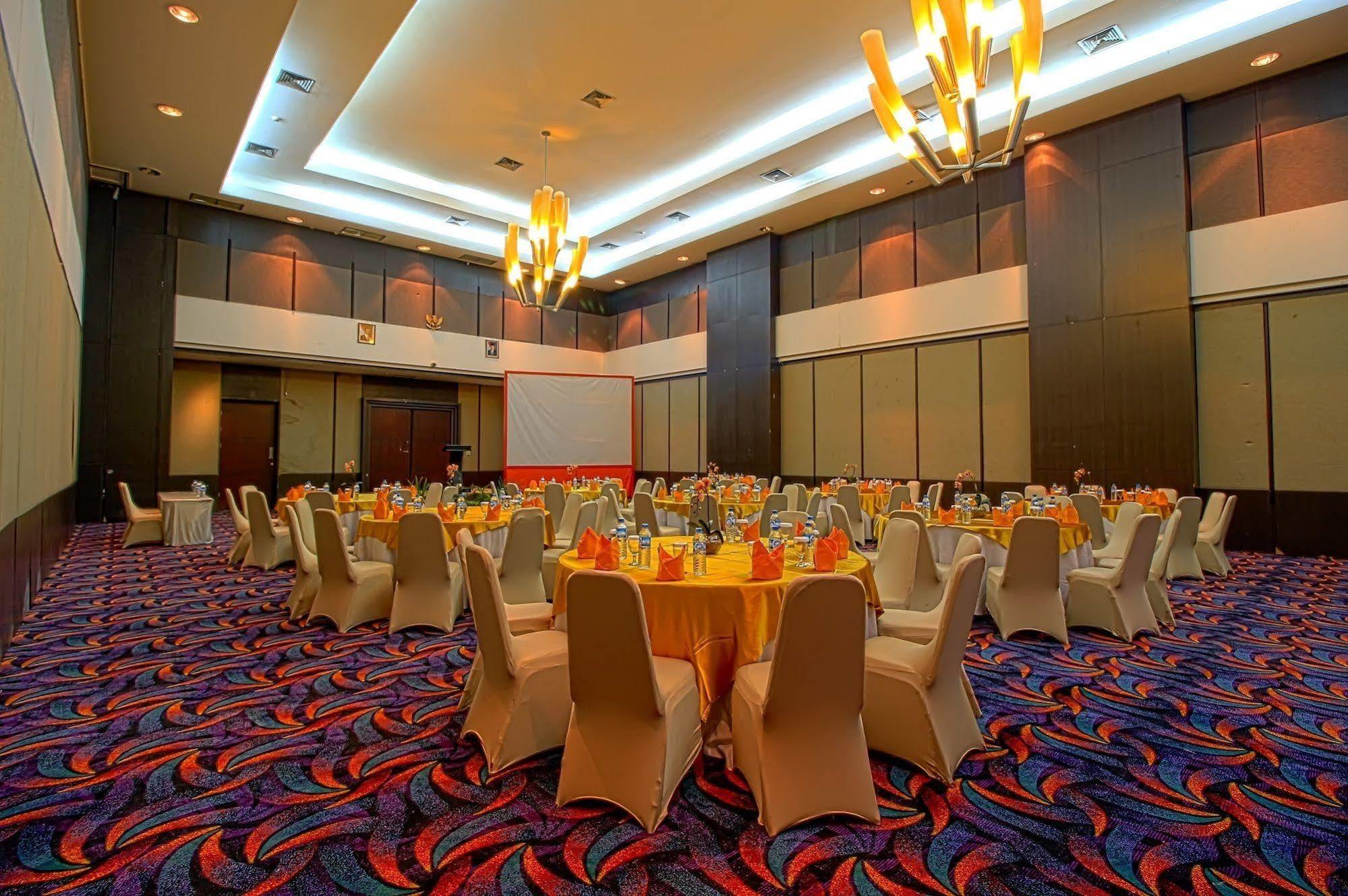 Bela International Hotel & Conventionternate Esterno foto